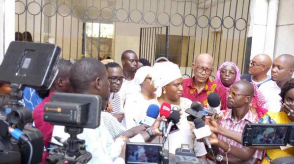 LES RÉSIDENTS DES IMMEUBLES DE HANN MARISTES ACCEPTENT DE PARTIR APRÈS UN ACCORD AVEC LA SN-HLM LES RÉSIDENTS DES IMMEUBLES DE HANN MARISTES ACCEPTENT DE PARTIR APRÈS UN ACCORD AVEC LA SN-HLM