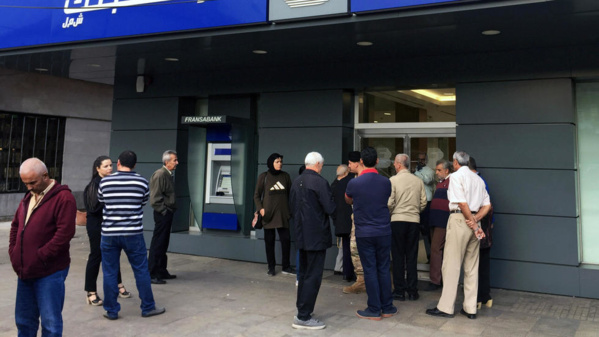 Réouverture des banques au Liban après deux semaines de fermeture liées aux manifestations