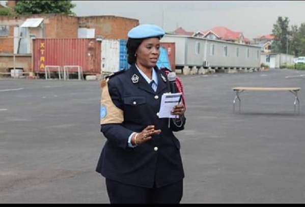 La fille de la policière Seynabou Diouf interpelle le ministre de l'intérieur sur le cas de sa maman La fille de la policière Seynabou Diouf interpelle le ministre de l'intérieur sur le cas de sa maman