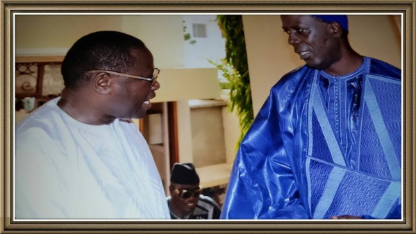 PAPE DIOP ET TAYA SAMB (en boubou bleu) PAPE DIOP ET TAYA SAMB (en boubou bleu)