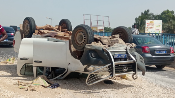 Urgent : Un 4x4 type L200 fait un tonneau sur la VDN Urgent : Un 4x4 type L200 fait un tonneau sur la VDN