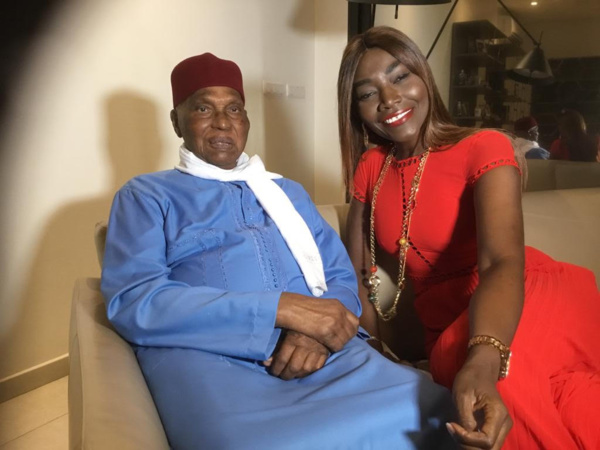 (PHOTOS)- Audience: Le Président Abdoulaye Wade reçoit la chanteuse Coumba Gawlo Seck (PHOTOS)- Audience: Le Président Abdoulaye Wade reçoit la chanteuse Coumba Gawlo Seck