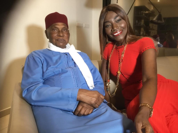 (PHOTOS)- Audience: Le Président Abdoulaye Wade reçoit la chanteuse Coumba Gawlo Seck (PHOTOS)- Audience: Le Président Abdoulaye Wade reçoit la chanteuse Coumba Gawlo Seck