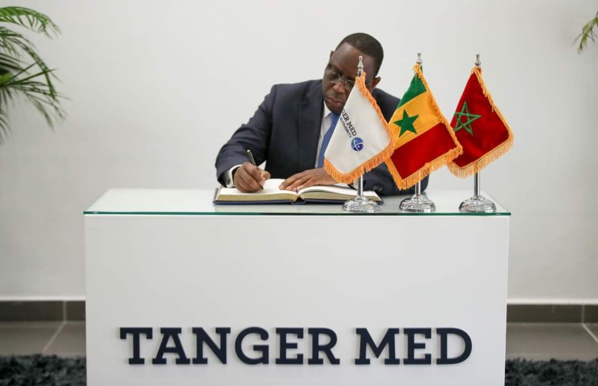 Avant de faire cap sur Dakar, le Pr Macky Sall a visité le Port de TANGER Avant de faire cap sur Dakar, le Pr Macky Sall a visité le Port de TANGER