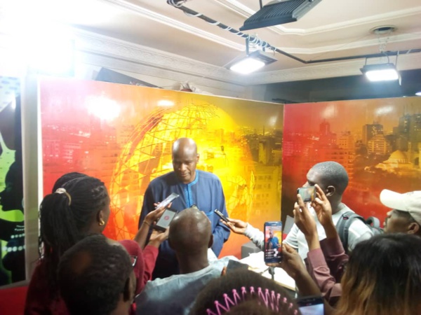 Lancement officiel de l’école du parti de la coalition ADIANA:  Ecoutez le professeur Benoit Ngom sur " la laïcité et la responsabilité des africains" 