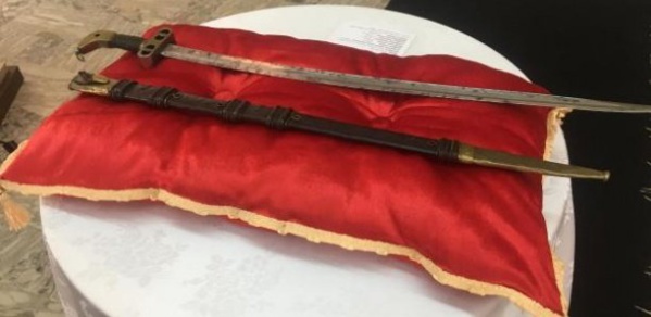 Restitution sabre El Hadji Oumar : Il reste maintenant les 518 ouvrages "volés" par la France Restitution sabre El Hadji Oumar : Il reste maintenant les 518 ouvrages "volés" par la France