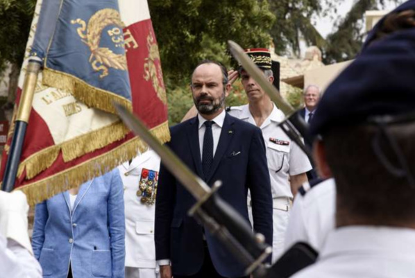 Edouard Philippe rend un sabre et vend des missiles Edouard Philippe rend un sabre et vend des missiles