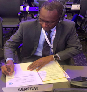 Signature, en Égypte, des Actes finals de la Conférence Mondiale des Radiocommunications par M. Abdoul LY, DG de l'ARTP Signature, en Égypte, des Actes finals de la Conférence Mondiale des Radiocommunications par M. Abdoul LY, DG de l'ARTP