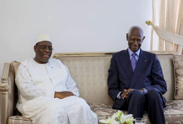Le chef de l'Etat Macky Sall a rendu visite à l'ex Pr Abdou Diouf