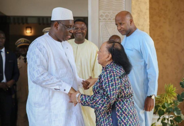 Le chef de l'Etat Macky Sall a rendu visite à l'ex Pr Abdou Diouf Le chef de l'Etat Macky Sall a rendu visite à l'ex Pr Abdou Diouf