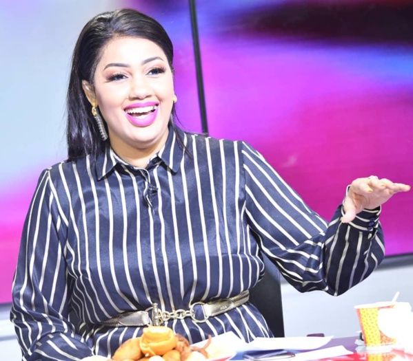 Arrêt sur image! La belle Dieynaba Seydou Bâ de la TFM, coqueluche des téléspectateurs Arrêt sur image! La belle Dieynaba Seydou Bâ de la TFM, coqueluche des téléspectateurs