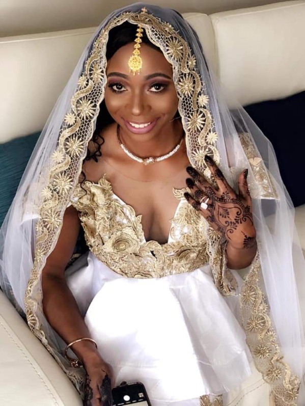 L'athlète Sénégalaise Adja Henriette se "pend" L'athlète Sénégalaise Adja Henriette se "pend"