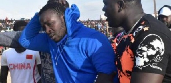 Mort tragique de Fodé Dramé : Le bus saccagé, le chauffeur arrêté Mort tragique de Fodé Dramé : Le bus saccagé, le chauffeur arrêté