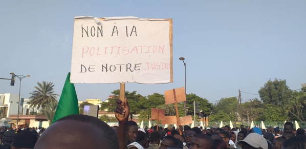 MARCHE "GNO LANK GNO BAGN" - Le pari de la mobilisation réussi avec une forte présence de personnes du troisième âge