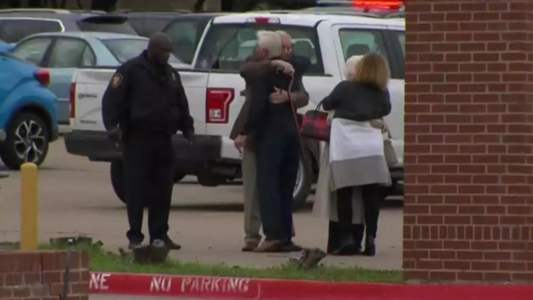 Attaque contre une église au Texas : les paroissiens abattent l'assaillant Attaque contre une église au Texas : les paroissiens abattent l'assaillant