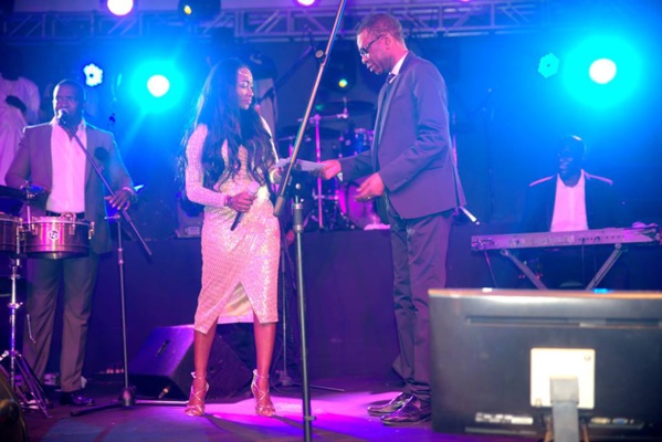 La surprenante réponse de Fatim ô répondant à un voeu d'un auditeur qui lui a souhaité d'avoir enfin un... "bon mari pour 2020" La surprenante réponse de Fatim ô répondant à un voeu d'un auditeur qui lui a souhaité d'avoir enfin un... "bon mari pour 2020"