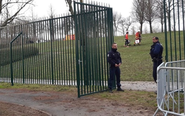 Attaque au couteau à Villejuif : un mort, deux blessés graves, l’assaillant abattu Attaque au couteau à Villejuif : un mort, deux blessés graves, l’assaillant abattu