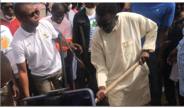  « Cleaning Day »: Amadou Ba nettoie auprès des Parcellois…