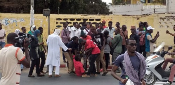 Mbacké: sit-in contre la mauvaise qualité de l’eau, plusieurs personnes arrêtées Mbacké: sit-in contre la mauvaise qualité de l’eau, plusieurs personnes arrêtées