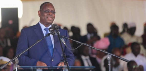 Macky Sall inaugure la première usine de fabrication de carreaux céramiques, à Sindia