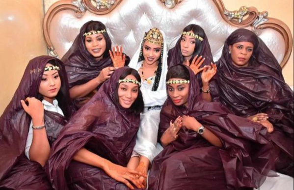 PHOTOS - L’attaquant sénégalais Babacar Guèye épouse Racky Aïdara de la série «Mœurs» PHOTOS - L’attaquant sénégalais Babacar Guèye épouse Racky Aïdara de la série «Mœurs»