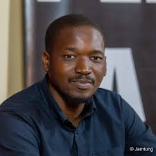 Aliou Sané (Coordinateur de Nõõ Lank) : "Si toutefois le président Macky Sall tente de se présenter à un troisième mandat, on ira le déloger du palais" Aliou Sané (Coordinateur de Nõõ Lank) : "Si toutefois le président Macky Sall tente de se présenter à un troisième mandat, on ira le déloger du palais"