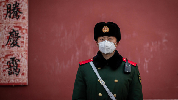 Coronavirus : près de 2 000 cas en Chine, le bilan de l'épidémie monte à 56 morts Coronavirus : près de 2 000 cas en Chine, le bilan de l'épidémie monte à 56 morts