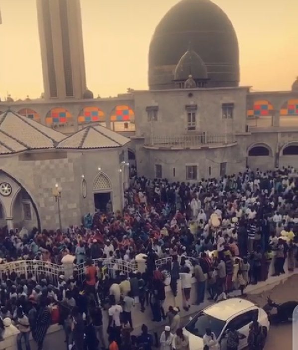 Vidéo - Tout Kaolack a accompagné le jeune "Américain" mortellement agressé Vidéo - Tout Kaolack a accompagné le jeune "Américain" mortellement agressé