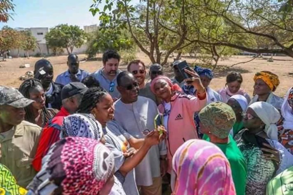 2 ème journée "Cleaning day"- Le Pr Macky Sall y a participé (images) 2 ème journée "Cleaning day"- Le Pr Macky Sall y a participé (images)