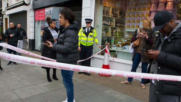 Londres : un homme abattu par la police après avoir poignardé trois personnes