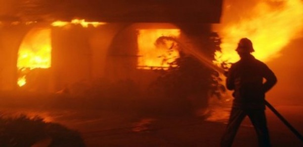 Incendie / Kaolack : Un grand restaurant part en fumée. Incendie / Kaolack : Un grand restaurant part en fumée.