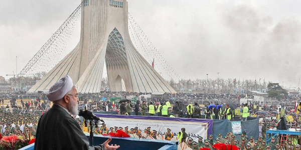 Iran : foule immense et slogans anti-américains à Téhéran pour célébrer la Révolution islamique