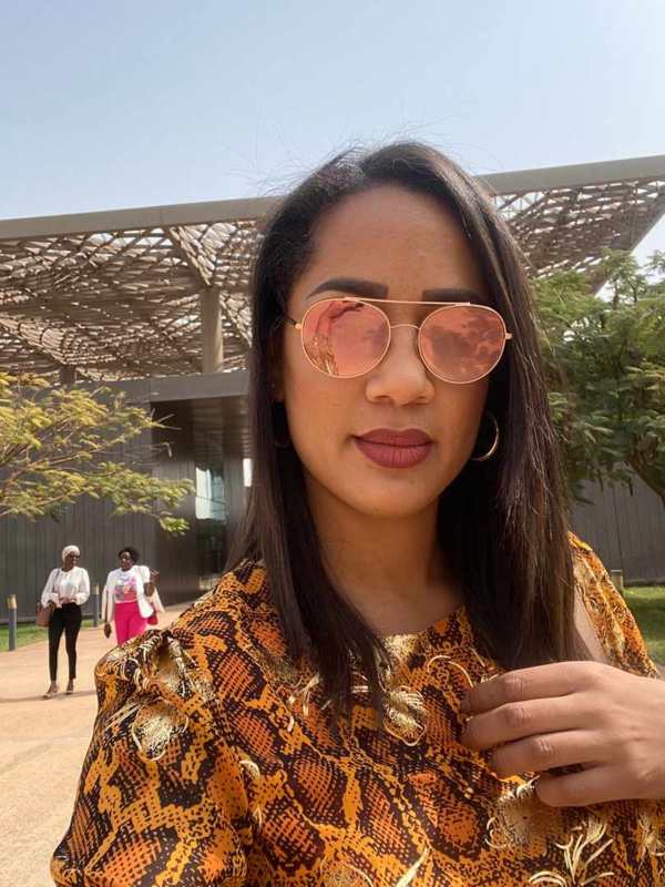 Arrêt sur image! La belle Natacha de l'agence Platinium Arrêt sur image! La belle Natacha de l'agence Platinium