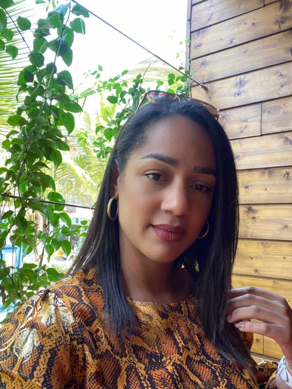 Arrêt sur image! La belle Natacha de l'agence Platinium