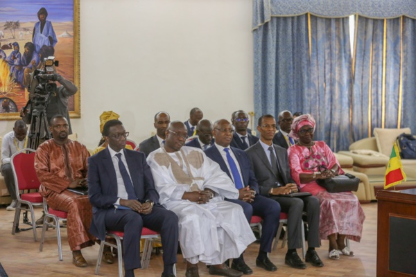 COMMUNIQUE CONJOINT A L’ISSUE DE LA VISITE D’AMITIE ET DE TRAVAIL, EN REPUBLIQUE ISLAMIQUE DE MAURITANIE, DU Pr MACKY SALL À Nouakchott COMMUNIQUE CONJOINT A L’ISSUE DE LA VISITE D’AMITIE ET DE TRAVAIL, EN REPUBLIQUE ISLAMIQUE DE MAURITANIE, DU Pr MACKY SALL À Nouakchott