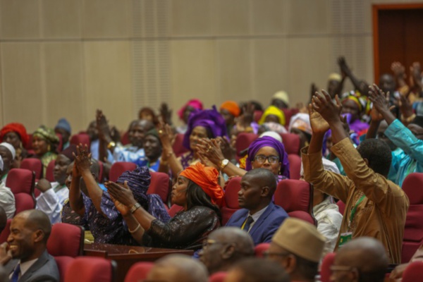 Nouakchott : Le président Macky Sall a rencontré les Sénégalais établis en Mauritanie. Nouakchott : Le président Macky Sall a rencontré les Sénégalais établis en Mauritanie.