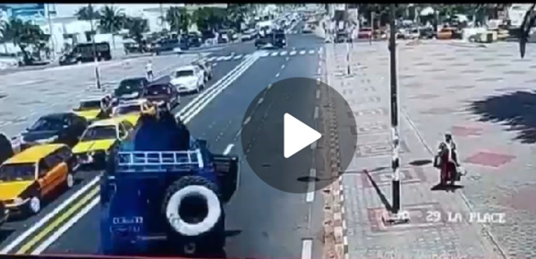 Regardez comment le fourgon de la gendarmerie a fait des dégâts sur les allés du Centenaire de Dakar !