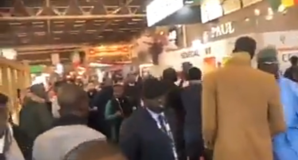 Grosse altercation au salon de l'Agriculture à Paris: des soutiens de Guy Marius Sagna Grosse altercation au salon de l'Agriculture à Paris: des soutiens de Guy Marius Sagna