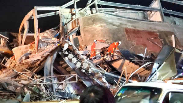 Coronavirus : en Chine, près de 30 personnes bloquées sous les décombres d'un hôtel Coronavirus : en Chine, près de 30 personnes bloquées sous les décombres d'un hôtel