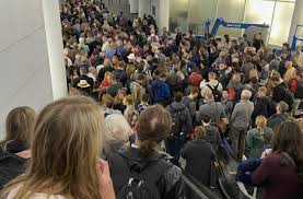 Épidémie de Coronavirus - Covid-19 aux États-Unis : Pagaille aux aéroports Épidémie de Coronavirus - Covid-19 aux États-Unis : Pagaille aux aéroports