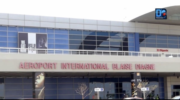 Le Sénégal ferme totalement ses frontières aériennes : suspension de l’exploitation de tous les vols en provenance et à destination des aéroports du pays. Le Sénégal ferme totalement ses frontières aériennes : suspension de l’exploitation de tous les vols en provenance et à destination des aéroports du pays.