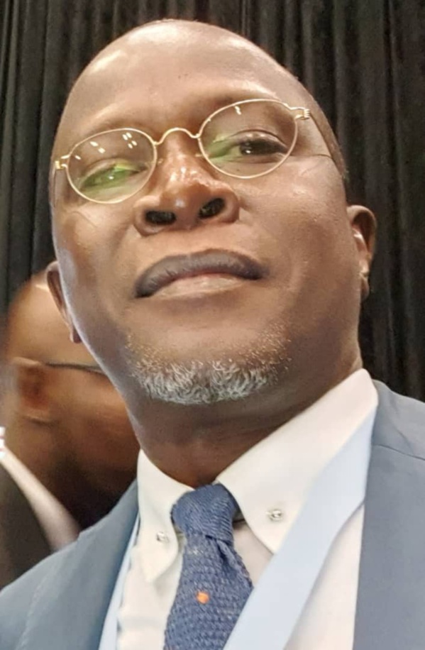 Don exceptionnel et inédit de près de 11 millions de FCFA contre le Coronavirus- Yakham Mbaye donne son salaire, les agents du Soleil vident leurs poches Don exceptionnel et inédit de près de 11 millions de FCFA contre le Coronavirus- Yakham Mbaye donne son salaire, les agents du Soleil vident leurs poches