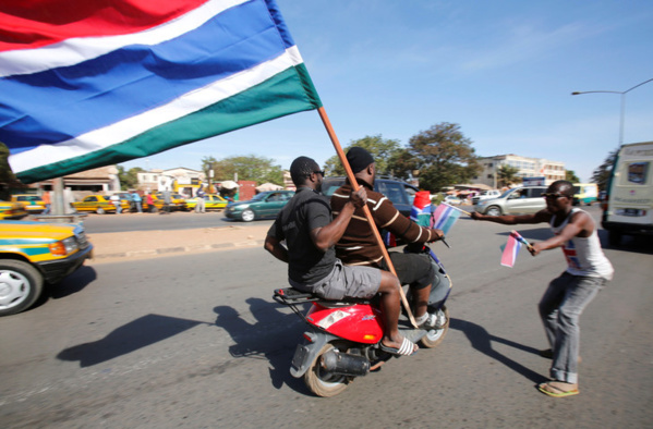 Covid 19 : Fermeture de la frontière entre la Gambie et le Sénégal ce lundi à minuit Covid 19 : Fermeture de la frontière entre la Gambie et le Sénégal ce lundi à minuit