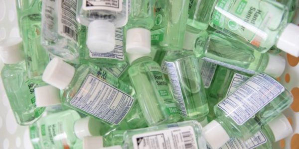 Fabrication de produits antiseptiques illégaux: 8 personnes arrêtées à Pikine par la police Fabrication de produits antiseptiques illégaux: 8 personnes arrêtées à Pikine par la police