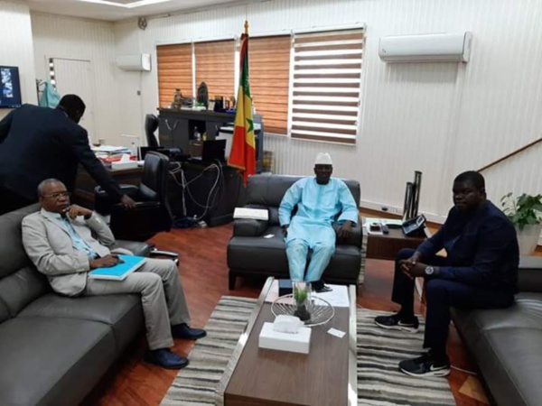 SÉNÉGAL: Les journalistes et techniciens détenteurs de la carte de presse pourront circuler aux heures du couvre feu jusqu'au dimanche prochain. (Officiel)