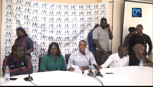 La Convention des Jeunes Reporters du Sénégal déplore le comportement de certains policiers sur les journalistes. La Convention des Jeunes Reporters du Sénégal déplore le comportement de certains policiers sur les journalistes.