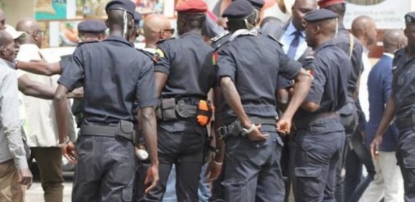 Couvre-feu : Un baptême dispersé à Touba, la maman du bébé arrêtée Couvre-feu : Un baptême dispersé à Touba, la maman du bébé arrêtée