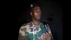 Couvre-feu à Ziguinchor / La police a arrêté un paramilitaire qui se faisait passer pour un « gendarme » afin de racketter les populations. Couvre-feu à Ziguinchor / La police a arrêté un paramilitaire qui se faisait passer pour un « gendarme » afin de racketter les populations.
