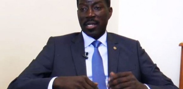 Couvre-feu : Talla Sylla "déchire" les autorisations de circuler Couvre-feu : Talla Sylla "déchire" les autorisations de circuler