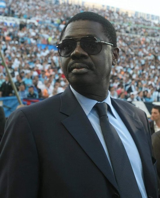 OM : une banderole en hommage à Pape Diouf à Marseille OM : une banderole en hommage à Pape Diouf à Marseille